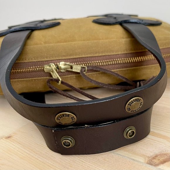 SOLD Filson Tin Cloth Grip Case 70058 for iPad / Tablet / eReader, Dark tan - Picture 6 of 13